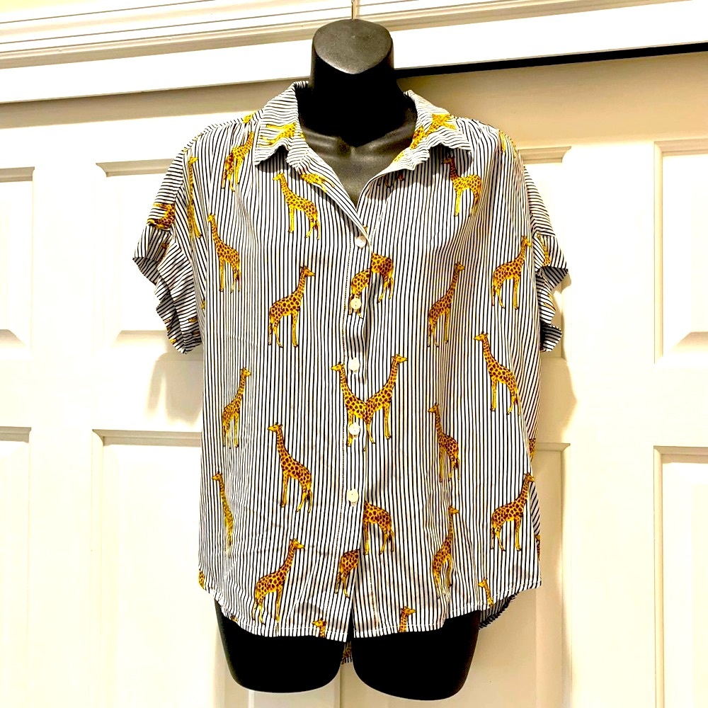 Jane & Delancey Giraffe oversized button down shirt, size M